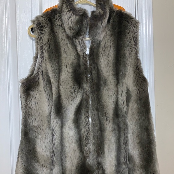 Fur vest faux - Picture 1 of 3